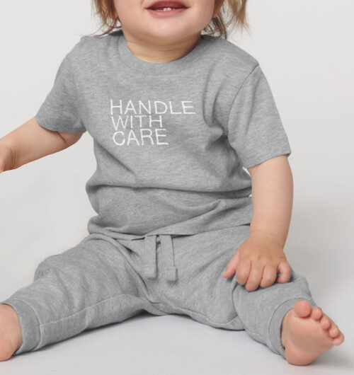 Typo & Texte, Handle with care vegan gedruckt auf Baby T-shirt, faibleshop.com