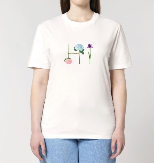 Foto von Hi Motiv aus Blumenbuchstaben vegan gedruckt auf ein Organic T-Shirt in der Farbe Off White