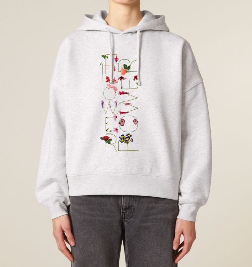 FLOWERPOWER ist mit Blumenbuchstaben gestaltet & wird für dich vegan auf den HOODIE deiner Wahl gedruckt