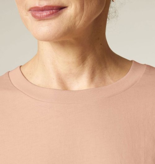 Detail Halsausschnitt, Punkt vegan gedruckt auf ein Womens Langarm Shirt aus Bio-Baumwolle